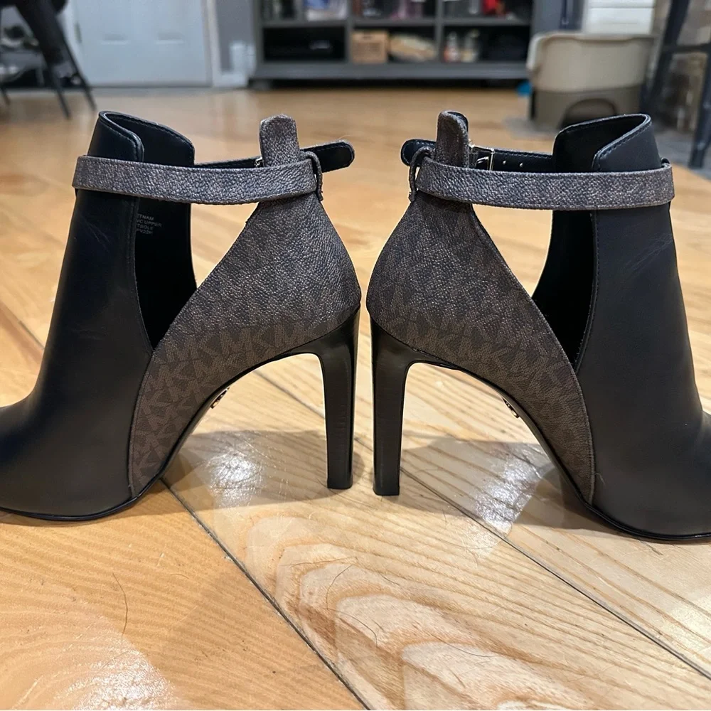 Michael Kors Lawson Open Toe High Heel Black Leather/Brown Signature Logo - Picture 3 of 8